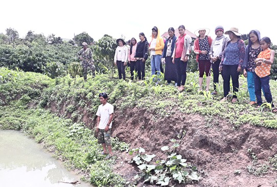 Đi bắt ốc sau nhà, hai người đàn ông chết đuối thương tâm - Ảnh 1.