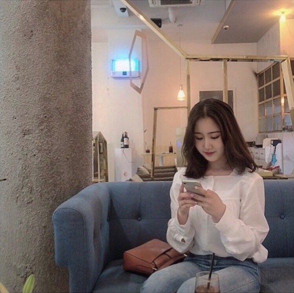 Sao nhí xấc láo nhất Gia đình là số một bỗng xóa hết ảnh trên Instagram, xuất hiện với diện mạo khác lạ - Ảnh 4.