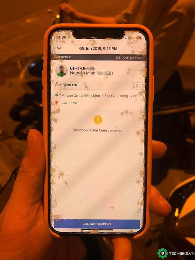 Nam sinh vi&ecirc;n chạy GrabBike bị tố cướp giật điện thoại rồi x&ocirc; ng&atilde; nữ h&agrave;nh kh&aacute;ch người Nga xuống đường phố S&agrave;i G&ograve;n - Ảnh 2.