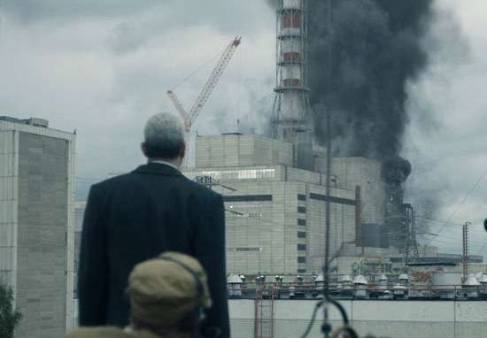 Nhờ series cực ăn khách của HBO,  khách du lịch xếp hàng nườm nượp đến thăm thành phố ma Chernobyl  - Ảnh 2.