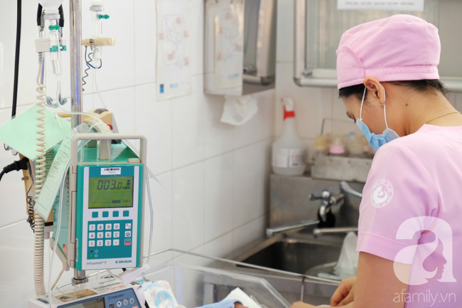 Chưa kịp đến viện, một sản phụ đẻ rơi con thứ 5 ngay trên đường ở trung tâm Sài Gòn - Ảnh 4.