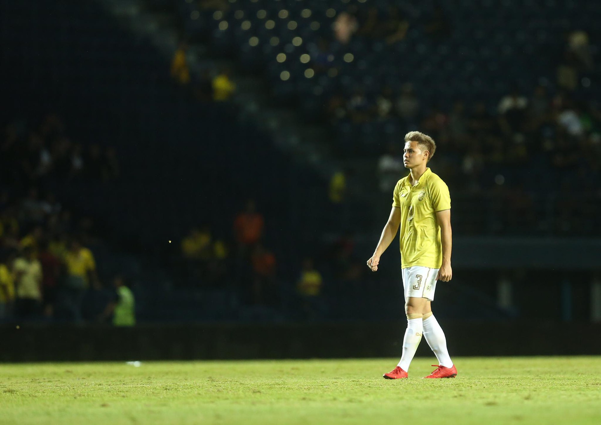 Tuyển Thái đi hết 4 góc sân xin lỗi khán giả nhà, Xuân Trường an ủi đàn em ở Buriram United - Ảnh 10.