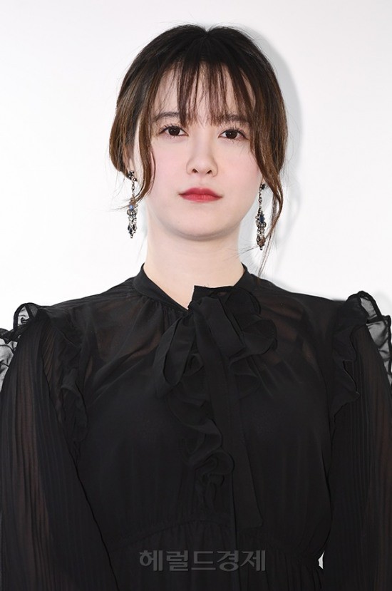 Nàng cỏ Goo Hye Sun gây chú ý khi liên tục lấy tay che bụng, lần đầu nói về chồng sau tin đồn hôn nhân trục trặc - Ảnh 6.