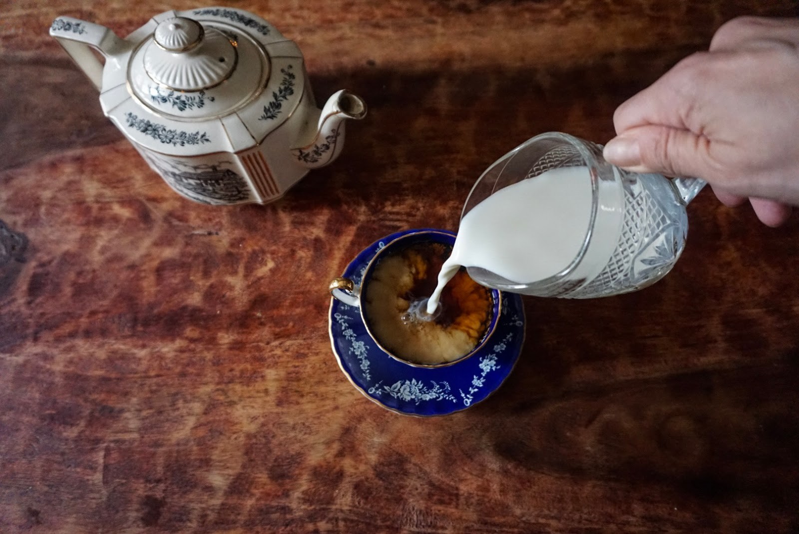 H&agrave;nh tr&igrave;nh t&igrave;m đến nhau của tr&agrave; v&agrave; sữa: khoảng c&aacute;ch địa l&yacute; v&agrave; kh&aacute;c biệt văn ho&aacute; c&oacute; l&agrave; g&igrave; khi định mệnh đ&ocirc;i ta vốn thuộc về nhau? - Ảnh 2.