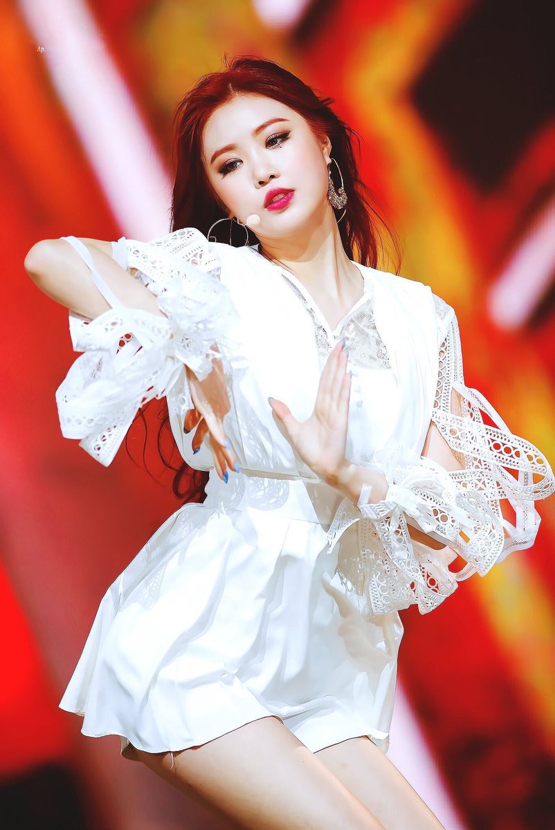 Điểm danh ngay những “bậc thầy sân khấu” của Kpop có khả năng gây sát thương cao ở mọi màn trình diễn - Ảnh 10. Điểm danh ngay những “bậc thầy sân khấu” của Kpop có khả năng gây sát thương cao ở mọi màn trình diễn - Ảnh 10.