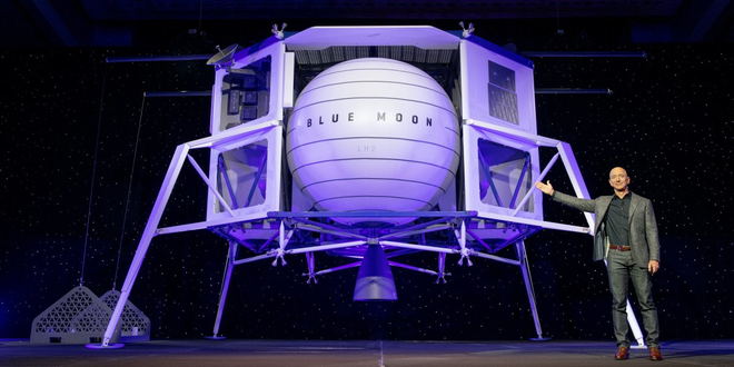 Jeff Bezos: Tôi muốn cứu nhân loại bằng cách lên Mặt Trăng - Ảnh 1.