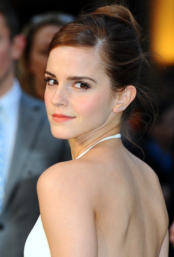 Nhan sắc 4 nàng công chúa Disney trong phim và đời thực: Emma Watson gây thất vọng giữa dàn ngọc quý đẹp lạ - Ảnh 12.