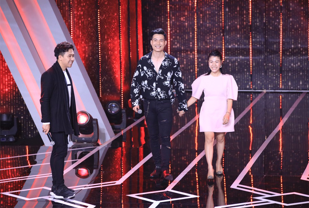 Người ấy là ai: Hương Giang bật khóc trước chàng trai đến gặp mình thay người bà đã khuất - Ảnh 7.