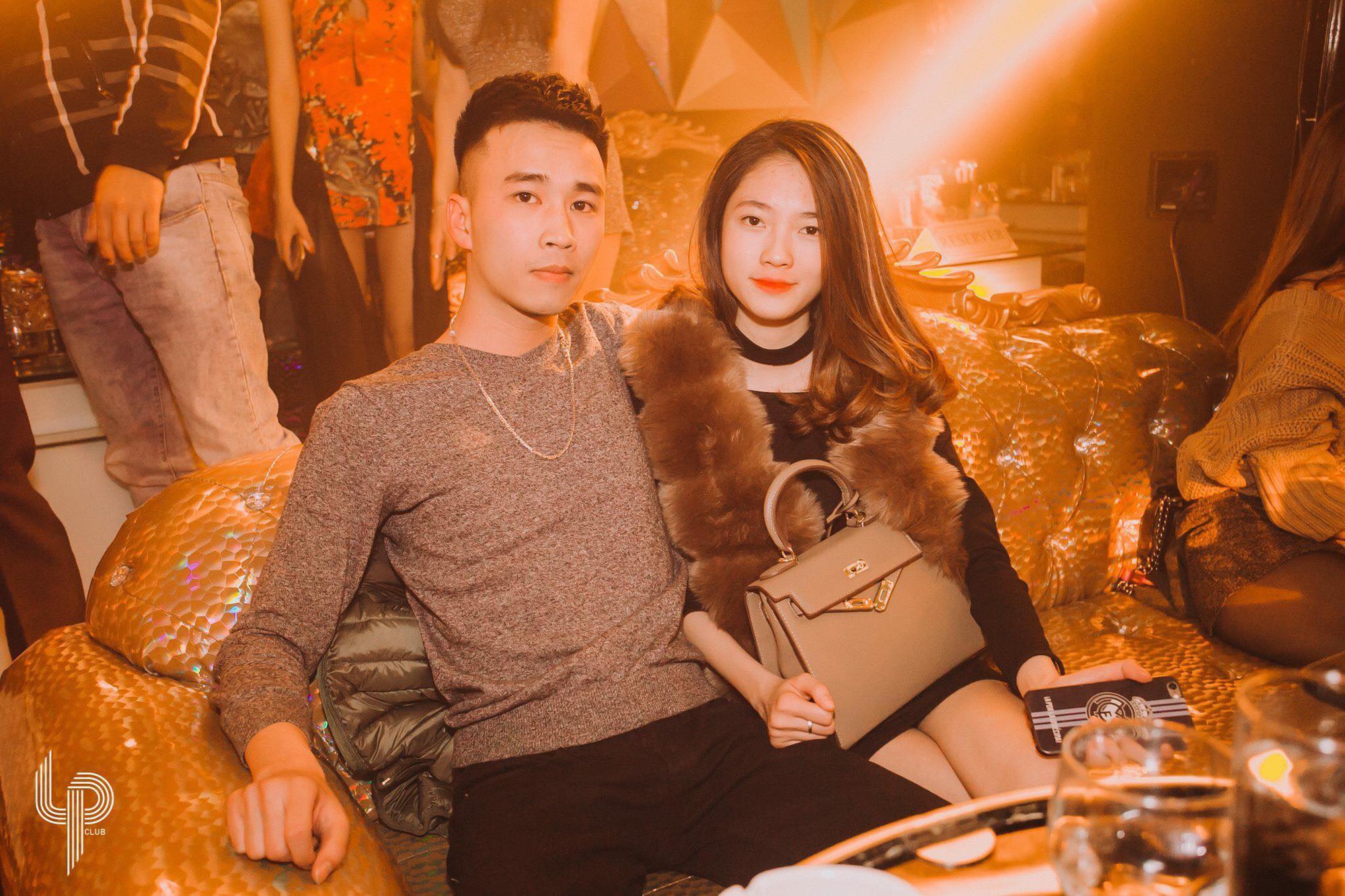 Cô gái kiếm được chồng nhờ 1 lần quẹt phải trên Tinder: Quyết định cưới nhau sau 3 tháng hẹn hò - Ảnh 2. Cô gái kiếm được chồng nhờ 1 lần quẹt phải trên Tinder: Quyết định cưới nhau sau 3 tháng hẹn hò - Ảnh 2.