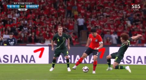 Nh&igrave;n khoảnh khắc lầy lội n&agrave;y của Son Heung-min, fan chỉ c&oacute; thể k&ecirc;u trời: Đ&uacute;ng l&agrave; chỉ đ&agrave;n &ocirc;ng mới mang lại hạnh ph&uacute;c cho nhau - Ảnh 1.