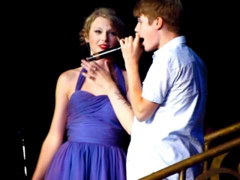 Ai ngờ trước khi cạch mặt, Taylor Swift và Justin Bieber đã từng thân đến mức tưởng chị chị em em mãi mãi bền lâu - Ảnh 9.