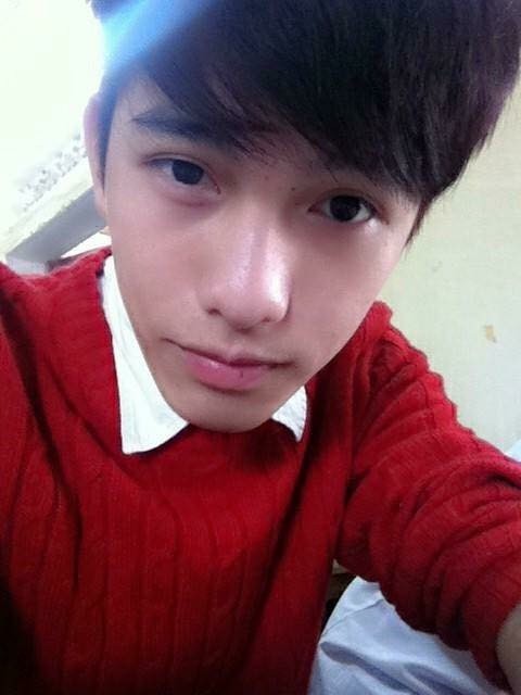 Trai đẹp chiếm trọn spotlight của Long Ho&agrave;ng ở buổi casting Bighit, bị nghi đ&atilde; dao k&eacute;o v&igrave; gương mặt đẹp chuẩn visual H&agrave;n - Ảnh 8.