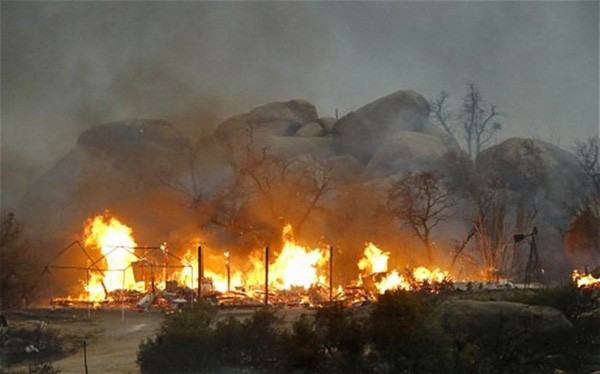 Bức ảnh 19 lính cứu hỏa cùng chung một số phận và câu chuyện thảm kịch trong vụ cháy rừng kinh hoàng nhất lịch sử nước Mỹ - Ảnh 3.