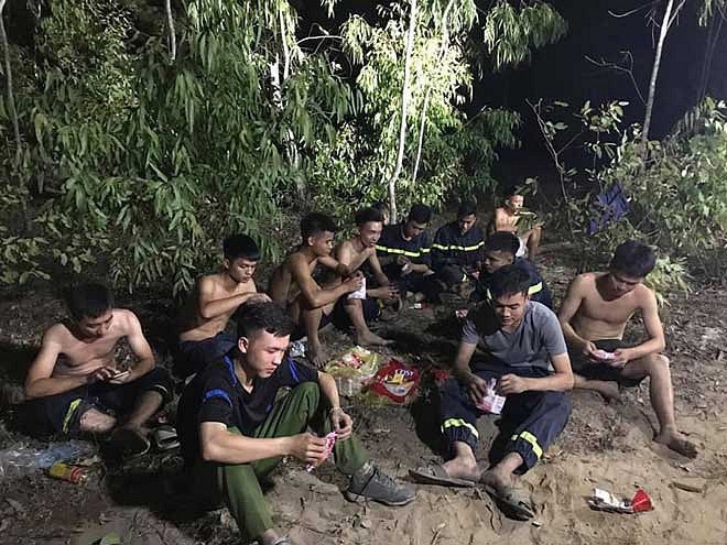 Anh lính cứu hỏa ở Hà Nội bị nhầm lẫn trong vụ cháy rừng Hà Tĩnh, tác giả bức ảnh lên tiếng - Ảnh 4.