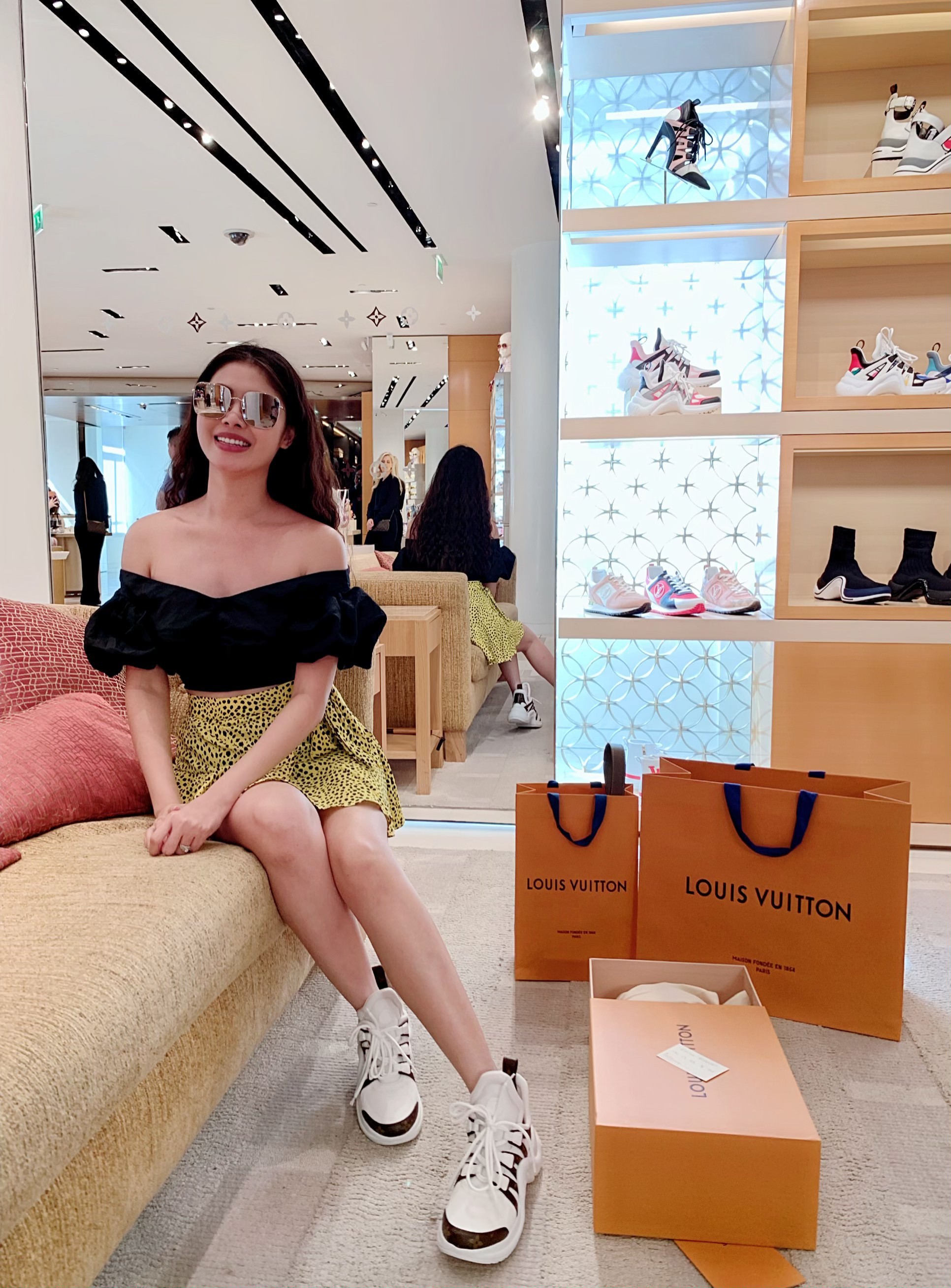 Đăng Khôi đưa bà xã sang Pháp đón tuổi mới, còn tặng túi hiệu khiến Thuỳ Anh khoe ngay lên MXH - Ảnh 2. Đăng Khôi đưa bà xã sang Pháp đón tuổi mới, còn tặng túi hiệu khiến Thuỳ Anh khoe ngay lên MXH - Ảnh 2.