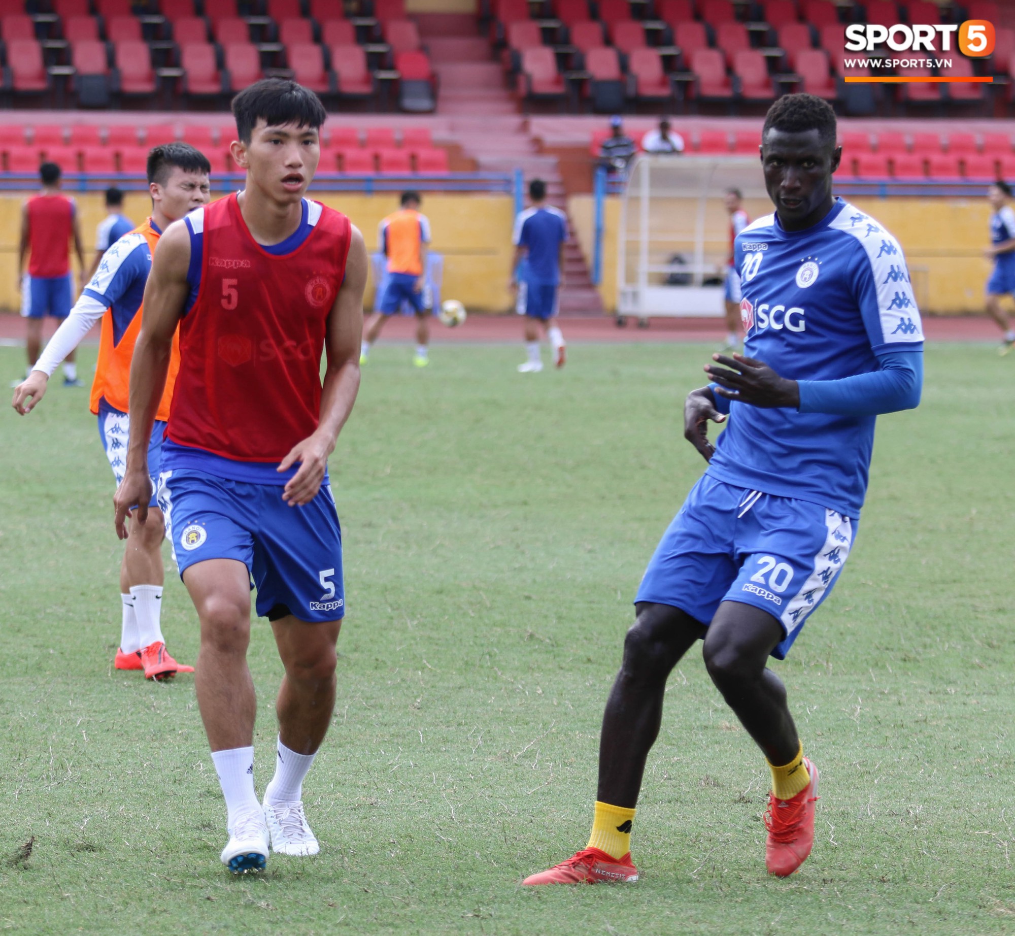 Hà Nội FC chiêu mộ tân binh hơn 10 tỷ đồng: Đẹp trai, thi đấu đa năng và đặc biệt thu hút bởi ánh mắt buồn - Ảnh 7. Hà Nội FC chiêu mộ tân binh hơn 10 tỷ đồng: Đẹp trai, thi đấu đa năng và đặc biệt thu hút bởi ánh mắt buồn - Ảnh 7.