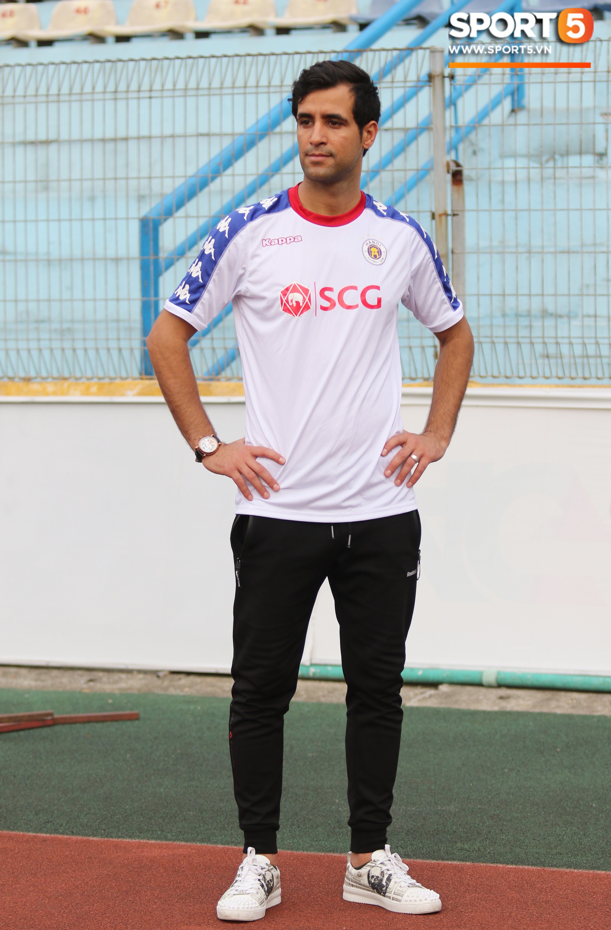 Hà Nội FC chiêu mộ tân binh hơn 10 tỷ đồng: Đẹp trai, thi đấu đa năng và đặc biệt thu hút bởi ánh mắt buồn - Ảnh 3. Hà Nội FC chiêu mộ tân binh hơn 10 tỷ đồng: Đẹp trai, thi đấu đa năng và đặc biệt thu hút bởi ánh mắt buồn - Ảnh 3.