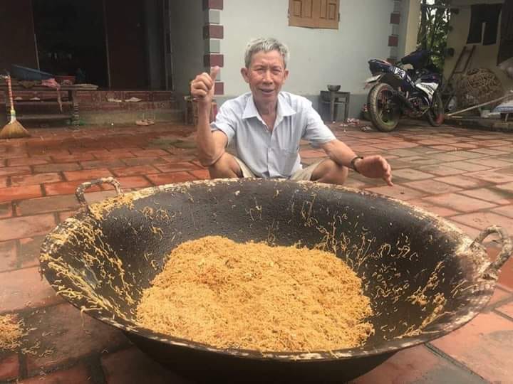 Trào lưu ông bà già làm vlog: Đi gần hết cuộc đời cũng 70-80 nồi bánh chưng, điều ông bà cần là niềm vui, thế là đủ - Ảnh 7. Trào lưu ông bà già làm vlog: Đi gần hết cuộc đời cũng 70-80 nồi bánh chưng, điều ông bà cần là niềm vui, thế là đủ - Ảnh 7.