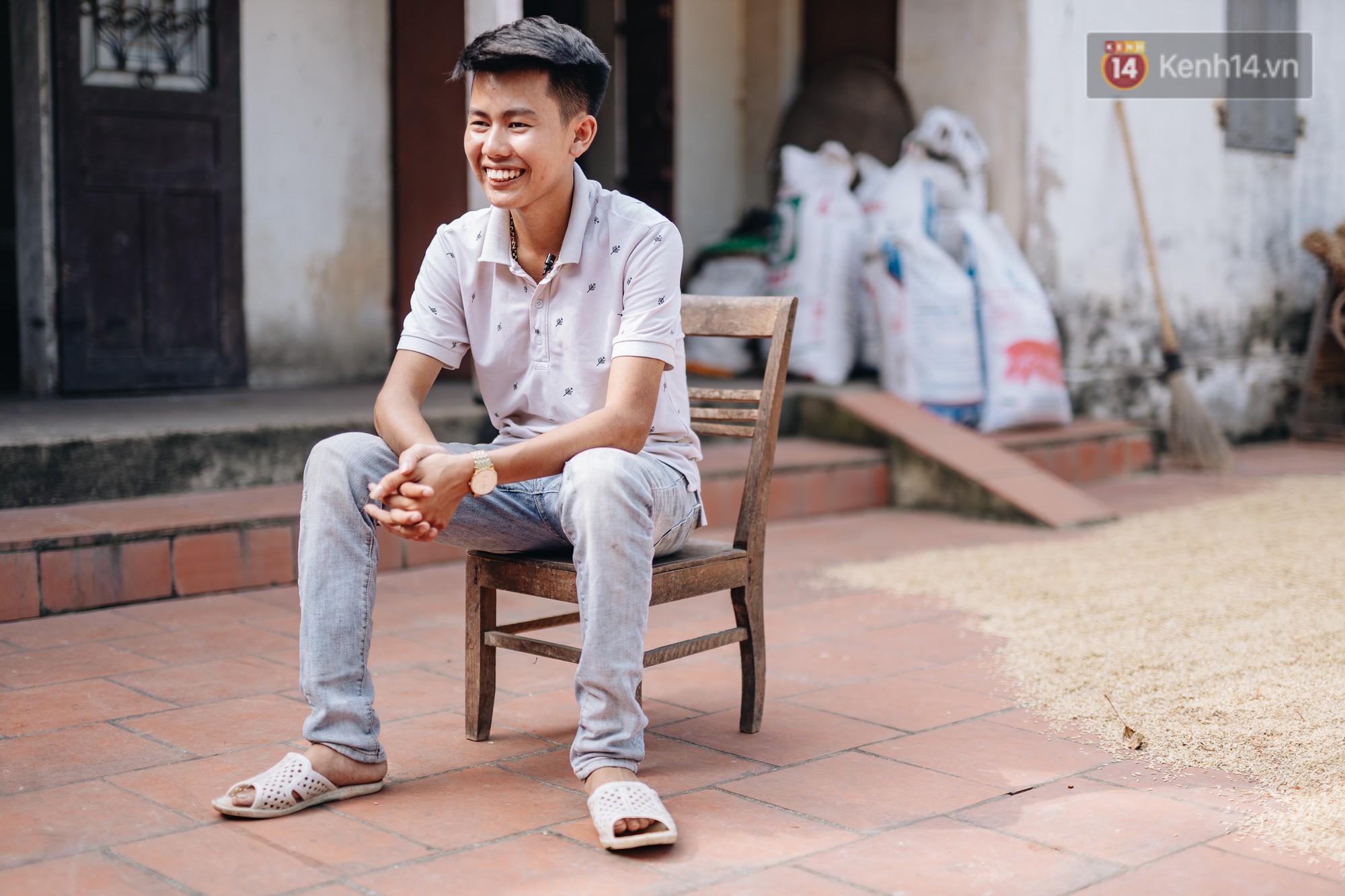 Trào lưu ông bà già làm vlog: Đi gần hết cuộc đời cũng 70-80 nồi bánh chưng, điều ông bà cần là niềm vui, thế là đủ - Ảnh 11. Trào lưu ông bà già làm vlog: Đi gần hết cuộc đời cũng 70-80 nồi bánh chưng, điều ông bà cần là niềm vui, thế là đủ - Ảnh 11.