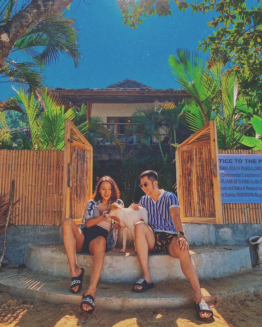 Khu resort hội bạn thân nghỉ dưỡng trên hòn đảo với view nhìn thẳng ra biển.