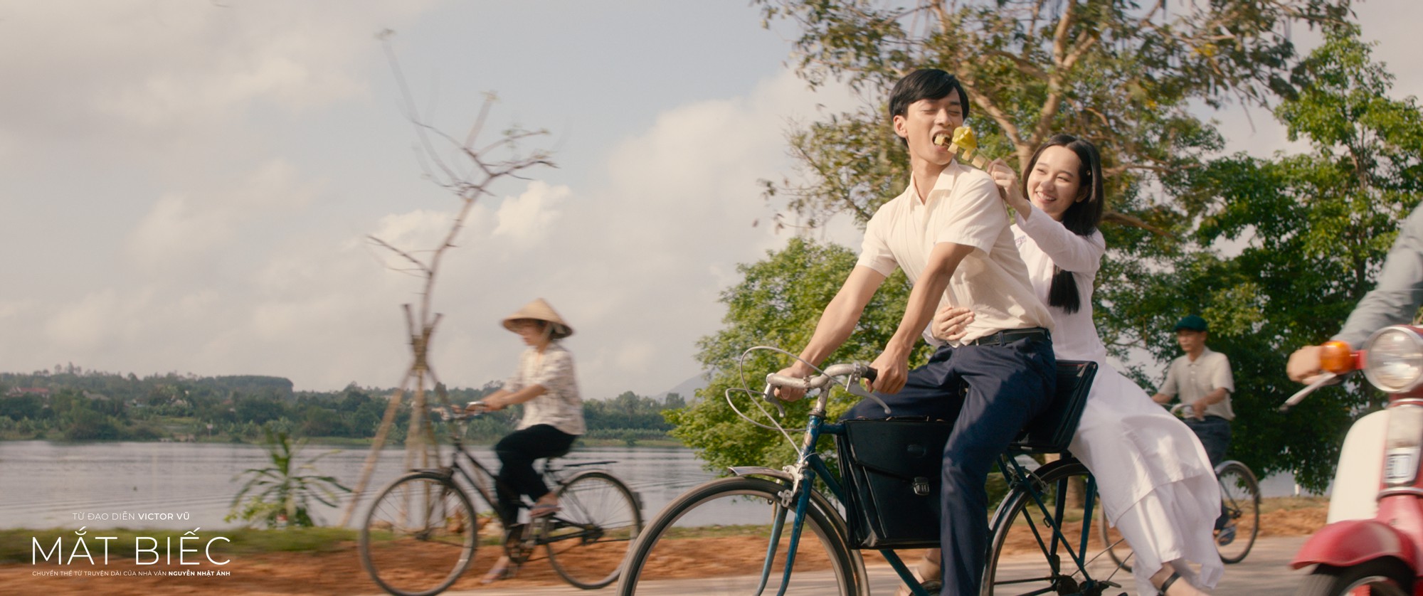 Mắt Biếc tung teaser: Mắt Hà Lan đẹp và buồn, nhưng đôi mi đẫm lệ của thầy Ngạn mới ám ảnh - Ảnh 5. Mắt Biếc tung teaser: Mắt Hà Lan đẹp và buồn, nhưng đôi mi đẫm lệ của thầy Ngạn mới ám ảnh - Ảnh 5.