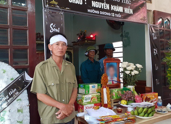 Tai nạn ở H&agrave; Tĩnh, &aacute;m ảnh tiếng kh&oacute;c x&eacute; l&ograve;ng b&ecirc;n những v&ograve;ng hoa trắng - Ảnh 3.