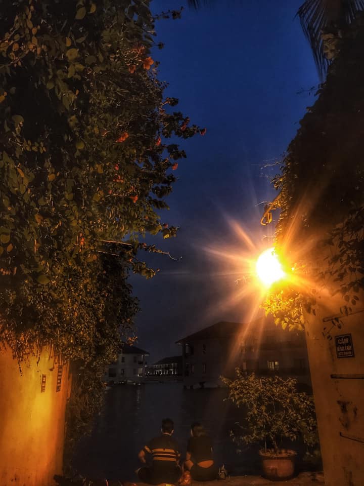 Định vị ngay tọa độ con hẻm nh&igrave;n ra hồ T&acirc;y cực thơ mộng l&agrave;m giới trẻ H&agrave; Nội đứng ngồi kh&ocirc;ng y&ecirc;n mấy ng&agrave;y nay  - Ảnh 15.