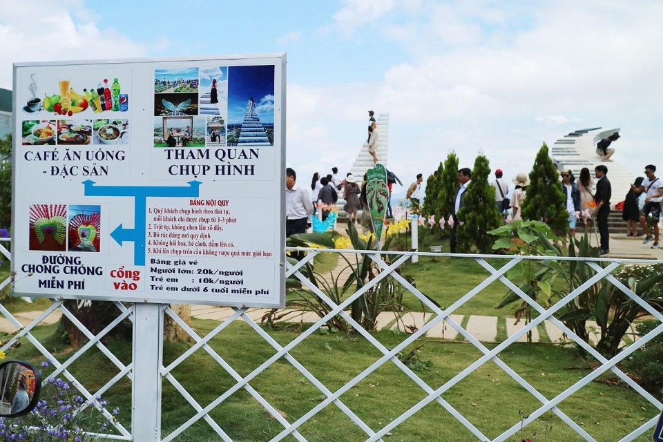 N&Oacute;NG: H&agrave;ng loạt &ldquo;nấc thang l&ecirc;n thi&ecirc;n đường&rdquo; ở Đ&agrave; Lạt được y&ecirc;u cầu th&aacute;o dỡ, giới trẻ sắp mất đi &ldquo;g&oacute;c sống ảo quốc d&acirc;n&rdquo;? - Ảnh 7.