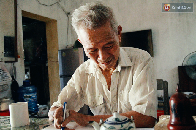 Gặp gia đ&igrave;nh một ng&oacute;n t&agrave;i hoa ở H&agrave; Nam: Người thầy vượt qua nghịch cảnh, viết chữ đẹp nhất v&ugrave;ng - Ảnh 1.