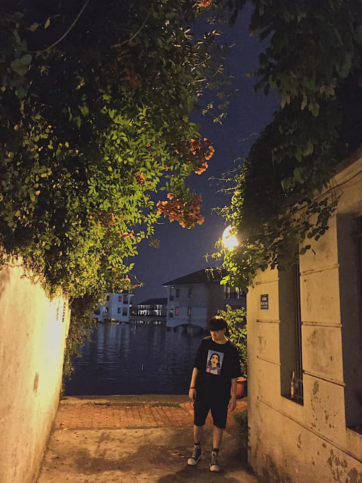 Định vị ngay tọa độ con hẻm nh&igrave;n ra hồ T&acirc;y cực thơ mộng l&agrave;m giới trẻ H&agrave; Nội đứng ngồi kh&ocirc;ng y&ecirc;n mấy ng&agrave;y nay  - Ảnh 7.