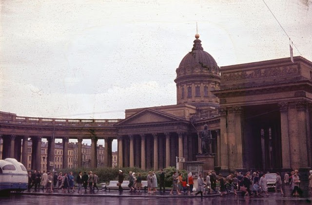 Ảnh màu ấn tượng về đường phố Leningrad những năm 1960 - Ảnh 6.
