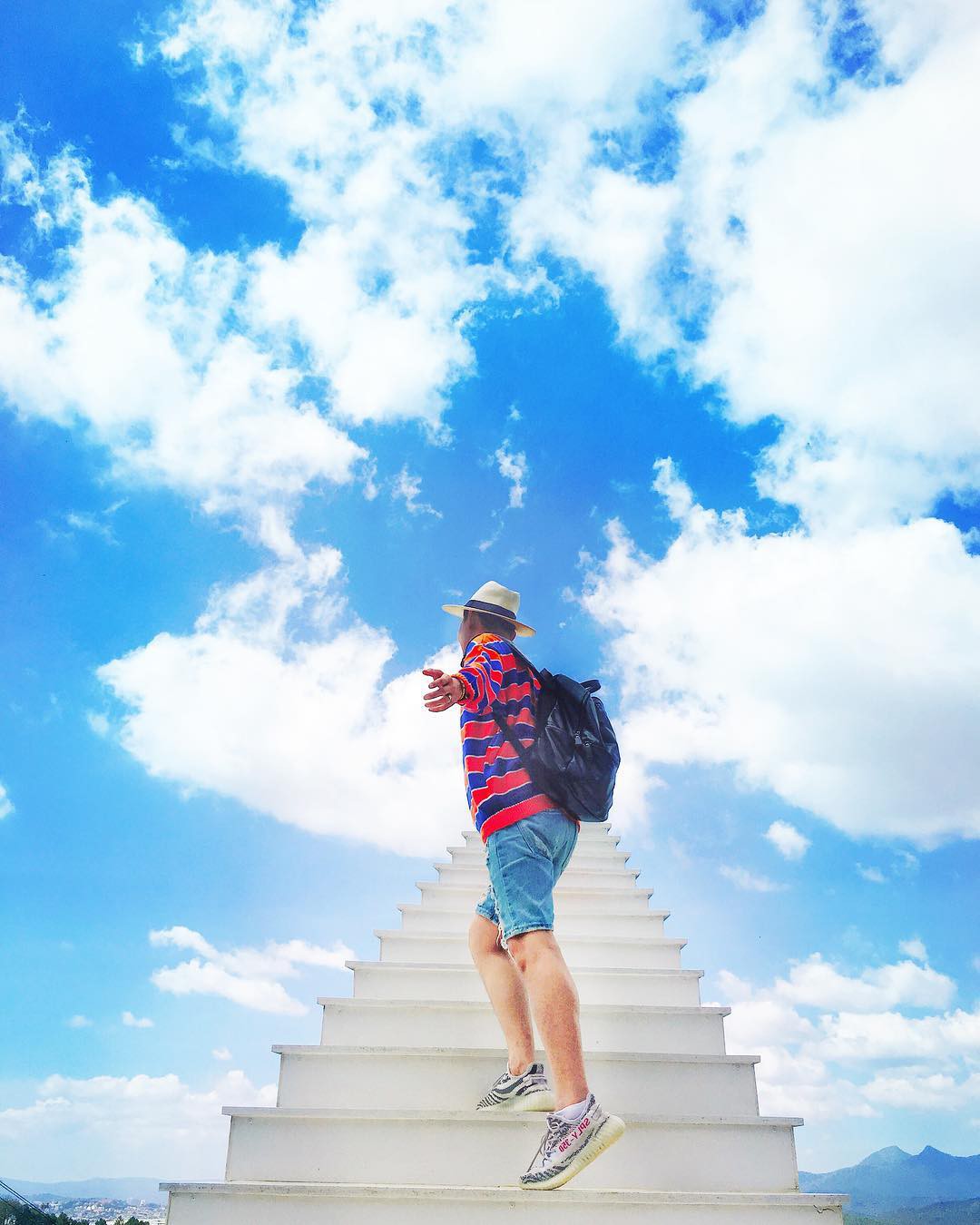 N&Oacute;NG: H&agrave;ng loạt &ldquo;nấc thang l&ecirc;n thi&ecirc;n đường&rdquo; ở Đ&agrave; Lạt được y&ecirc;u cầu th&aacute;o dỡ, giới trẻ sắp mất đi &ldquo;g&oacute;c sống ảo quốc d&acirc;n&rdquo;? - Ảnh 1.