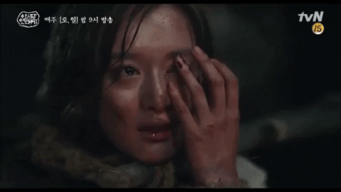 10 khoảnh khắc ấn tượng Arthdal Niên Sử Kí: Kim Ji Won dùng máu nguyền rủa, Song Joong Ki tung twist thay đổi cục diện! - Ảnh 1.