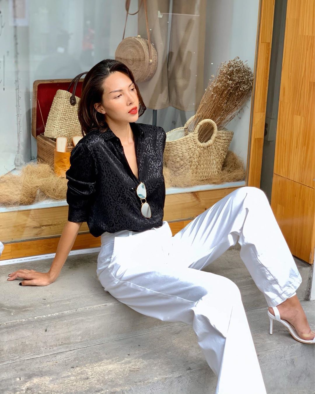 Làm chủ công thức đen - trắng với 13 ý tưởng từ sao nữ Việt và style của bạn sẽ lên đời thấy rõ - Ảnh 5. Làm chủ công thức đen - trắng với 13 ý tưởng từ sao nữ Việt và style của bạn sẽ lên đời thấy rõ - Ảnh 5.