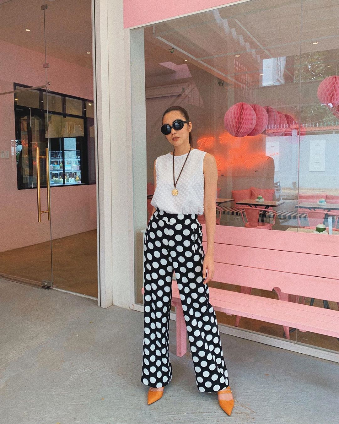 Làm chủ công thức đen - trắng với 13 ý tưởng từ sao nữ Việt và style của bạn sẽ lên đời thấy rõ - Ảnh 7. Làm chủ công thức đen - trắng với 13 ý tưởng từ sao nữ Việt và style của bạn sẽ lên đời thấy rõ - Ảnh 7.