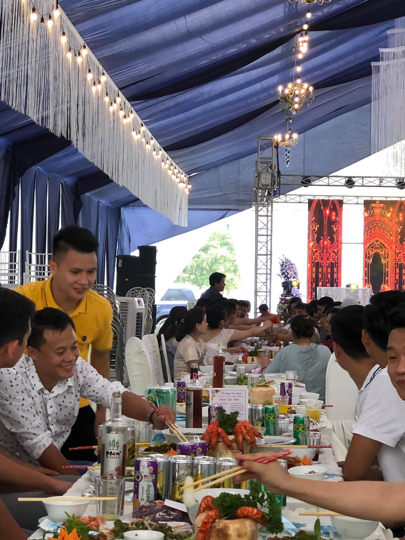 Bạn gái Đức Chinh, Văn Hậu xinh đẹp rạng ngời đến dự đám cưới nhà Quang Hải - Ảnh 3. Bạn gái Đức Chinh, Văn Hậu xinh đẹp rạng ngời đến dự đám cưới nhà Quang Hải - Ảnh 3.