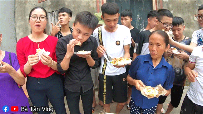 Dùng hẳn thứ quen thuộc này của Việt Nam để làm pizza siêu to khổng lồ, bà Tân chơi lớn ăn mừng 2,6 triệu người theo dõi - Ảnh 6.