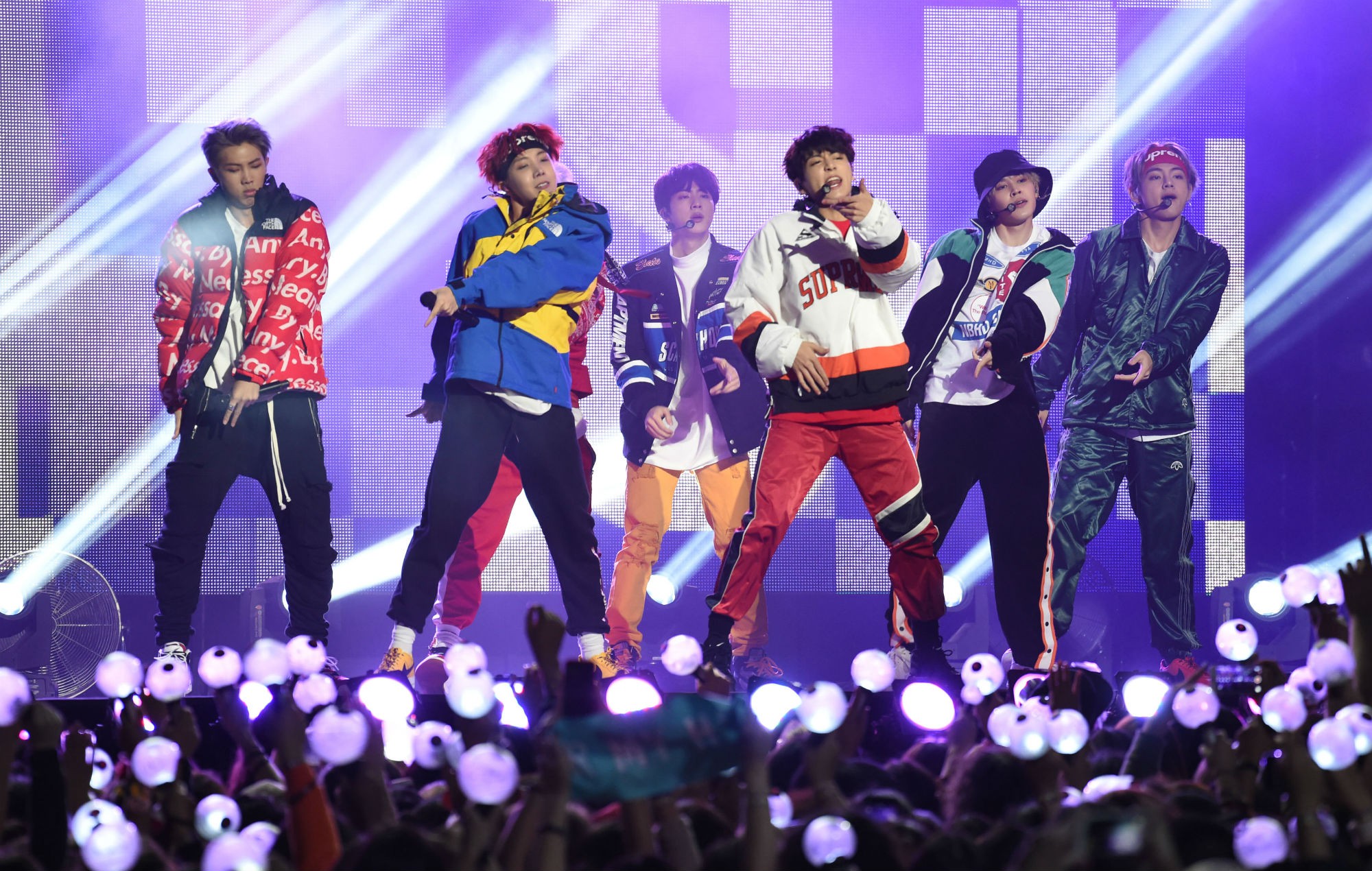 Đâu là những idolgroup Kpop gen 3 tích cực đẩy mạnh hoạt động nhóm thay vì hoạt động cá nhân? - Ảnh 1. Đâu là những idolgroup Kpop gen 3 tích cực đẩy mạnh hoạt động nhóm thay vì hoạt động cá nhân? - Ảnh 1.
