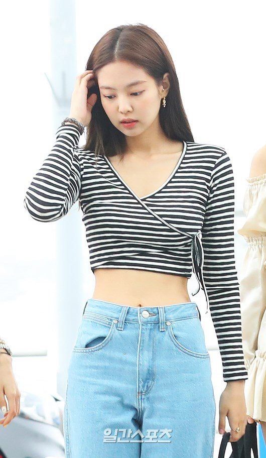 So sánh body bỏng mắt của Dương Mịch và Jennie khi diện croptop: Nữ thần Cbiz thua mỹ nhân BLACKPINK ở 2 bức ảnh để đời - Ảnh 13.