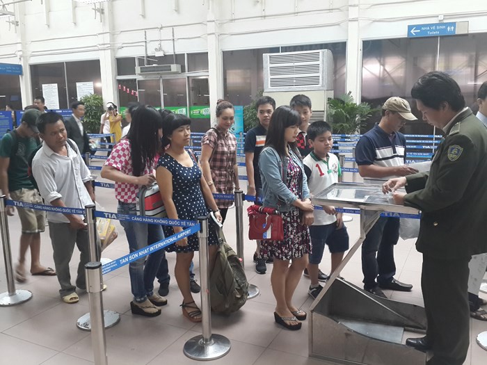 Bị phạt 8,5 triệu đồng vì trộm đồng hồ trong khu vực soi chiếu an ninh - Ảnh 1. Bị phạt 8,5 triệu đồng vì trộm đồng hồ trong khu vực soi chiếu an ninh - Ảnh 1.