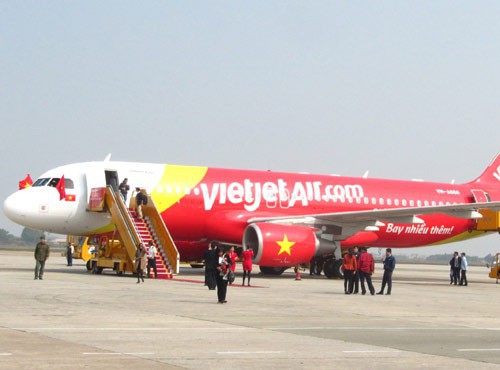 Một máy bay đi nhầm đường lăn ở sân bay Tân Sơn Nhất - Ảnh 1.