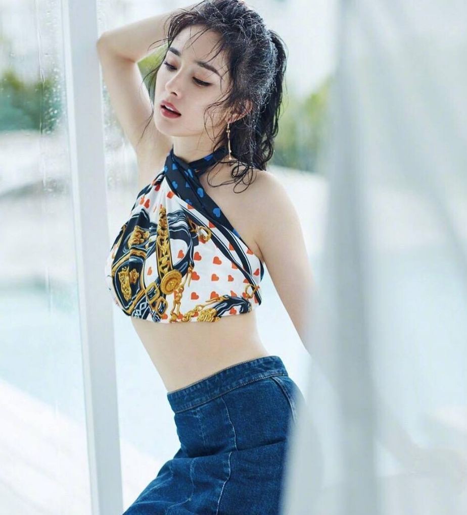 So sánh body bỏng mắt của Dương Mịch và Jennie khi diện croptop: Nữ thần Cbiz thua mỹ nhân BLACKPINK ở 2 bức ảnh để đời - Ảnh 5. So sánh body bỏng mắt của Dương Mịch và Jennie khi diện croptop: Nữ thần Cbiz thua mỹ nhân BLACKPINK ở 2 bức ảnh để đời - Ảnh 5.