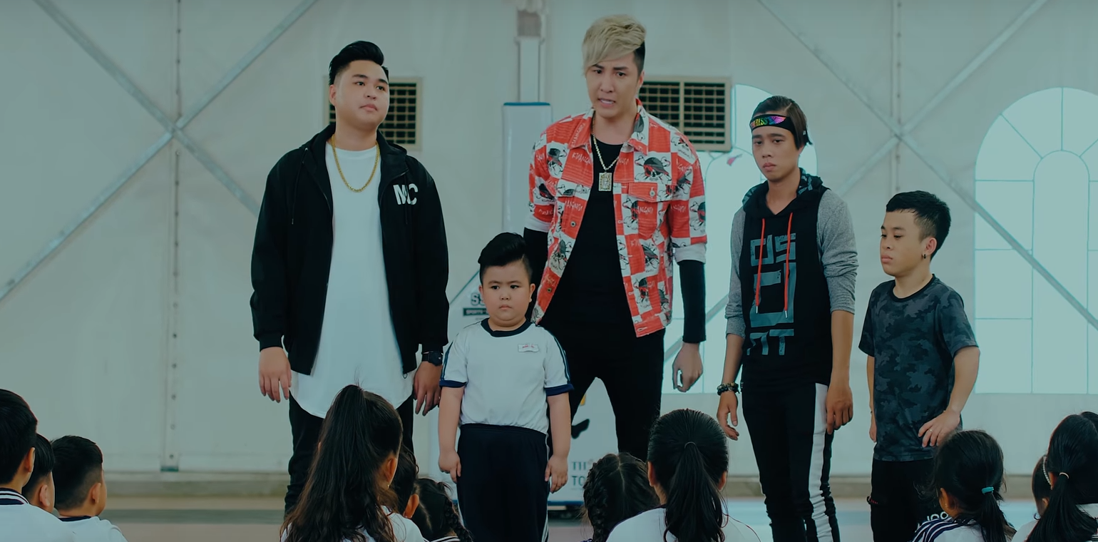 Web drama của Lâm Chấn Khang vừa hạ bệ Sơn Tùng: Đánh đấm như... siêu anh hùng, có cả màn tái sinh cực lầy - Ảnh 4. Web drama của Lâm Chấn Khang vừa hạ bệ Sơn Tùng: Đánh đấm như... siêu anh hùng, có cả màn tái sinh cực lầy - Ảnh 4.