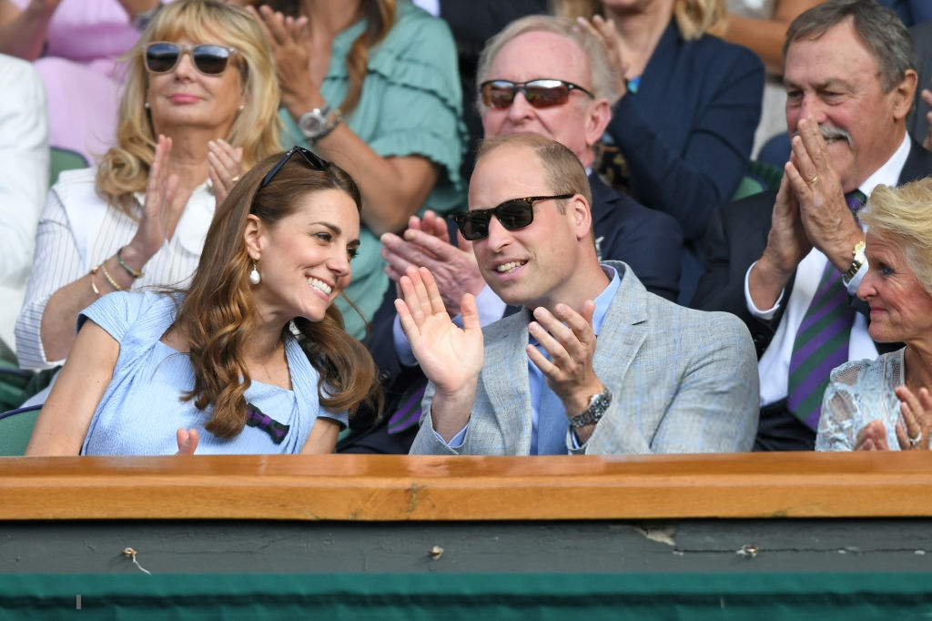 Chung kết Wimbledon: Công nương Kate hết ôm mặt lại chu môi ngạc nhiên tột độ khi chứng kiến trận siêu kinh điển quần vợt, Doctor Strange và Loki ăn mặc lịch lãm như đi thử vai Mật vụ Kingsman - Ảnh 3. Chung kết Wimbledon: Công nương Kate hết ôm mặt lại chu môi ngạc nhiên tột độ khi chứng kiến trận siêu kinh điển quần vợt, Doctor Strange và Loki ăn mặc lịch lãm như đi thử vai Mật vụ Kingsman - Ảnh 3.