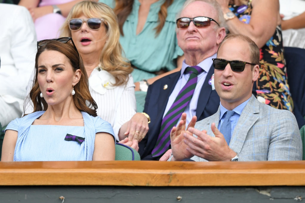 Chung kết Wimbledon: Công nương Kate hết ôm mặt lại chu môi ngạc nhiên tột độ khi chứng kiến trận siêu kinh điển quần vợt, Doctor Strange và Loki ăn mặc lịch lãm như đi thử vai Mật vụ Kingsman - Ảnh 4. Chung kết Wimbledon: Công nương Kate hết ôm mặt lại chu môi ngạc nhiên tột độ khi chứng kiến trận siêu kinh điển quần vợt, Doctor Strange và Loki ăn mặc lịch lãm như đi thử vai Mật vụ Kingsman - Ảnh 4.