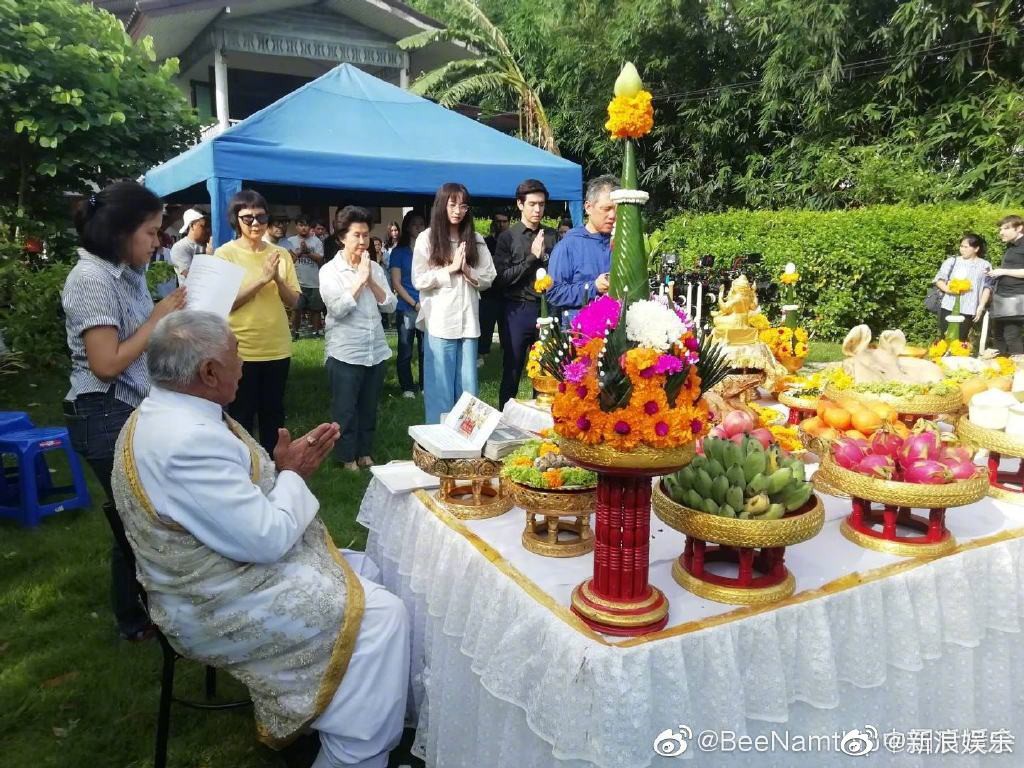 Tên Tôi Là Kim Sam Soon bản Thái remake: Ăn bận như nhà quê nhưng chị đại Bee Namthip vẫn bị... chê quá đẹp so với bản gốc - Ảnh 9. Tên Tôi Là Kim Sam Soon bản Thái remake: Ăn bận như nhà quê nhưng chị đại Bee Namthip vẫn bị... chê quá đẹp so với bản gốc - Ảnh 9.
