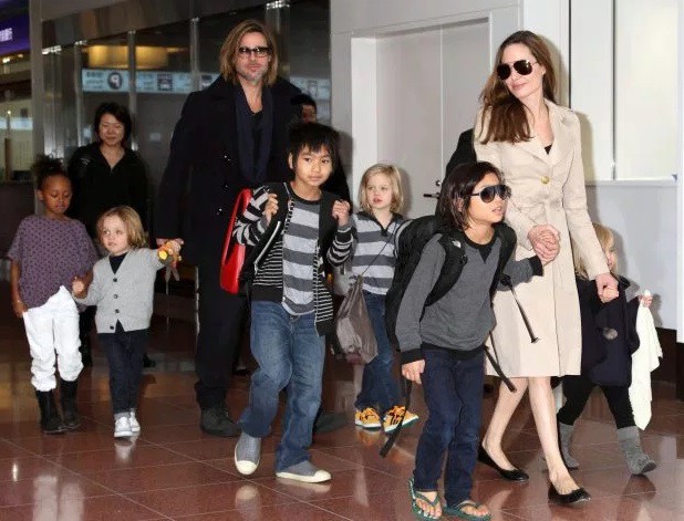 Sau nhiều năm hục hặc chuyện ly hôn, cuối cùng Angelina Jolie đã có dấu hiệu nhượng bộ Brad Pitt - Ảnh 2.