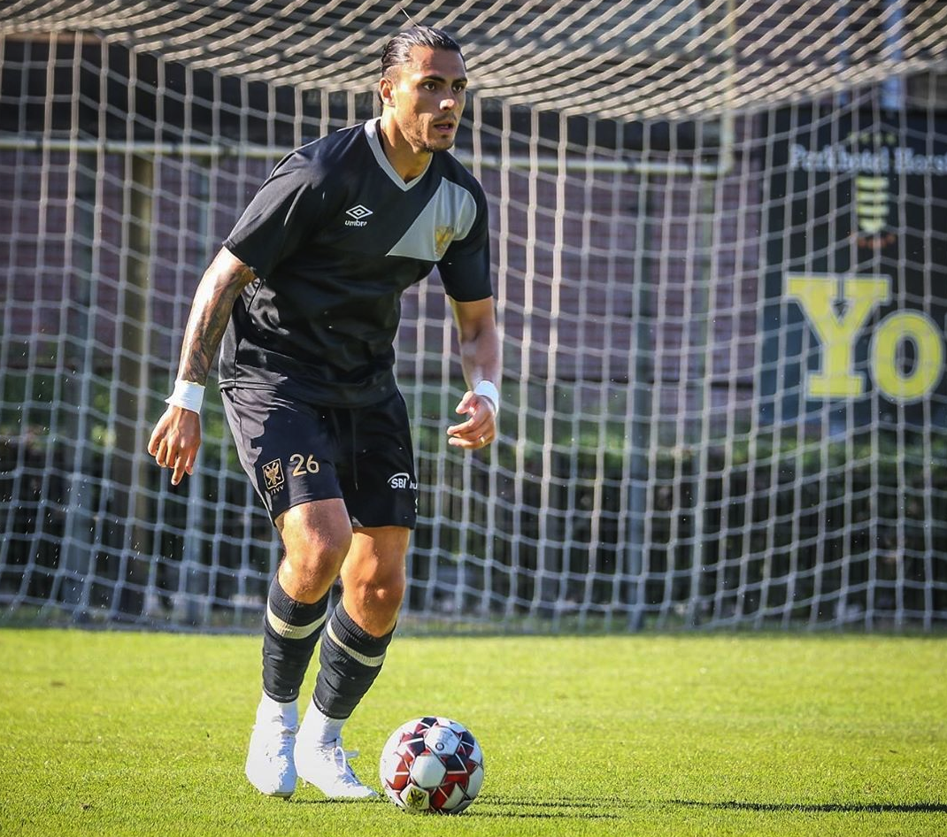 Công Phượng ngã sấp mặt ở buổi tập của Sint-Truidense V.V, bị đồng đội mới quay video troll không thương tiếc - Ảnh 3. Công Phượng ngã sấp mặt ở buổi tập của Sint-Truidense V.V, bị đồng đội mới quay video troll không thương tiếc - Ảnh 3.