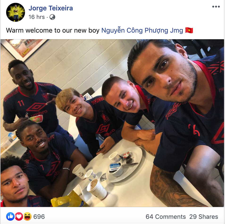 Công Phượng ngã sấp mặt ở buổi tập của Sint-Truidense V.V, bị đồng đội mới quay video troll không thương tiếc - Ảnh 2. Công Phượng ngã sấp mặt ở buổi tập của Sint-Truidense V.V, bị đồng đội mới quay video troll không thương tiếc - Ảnh 2.