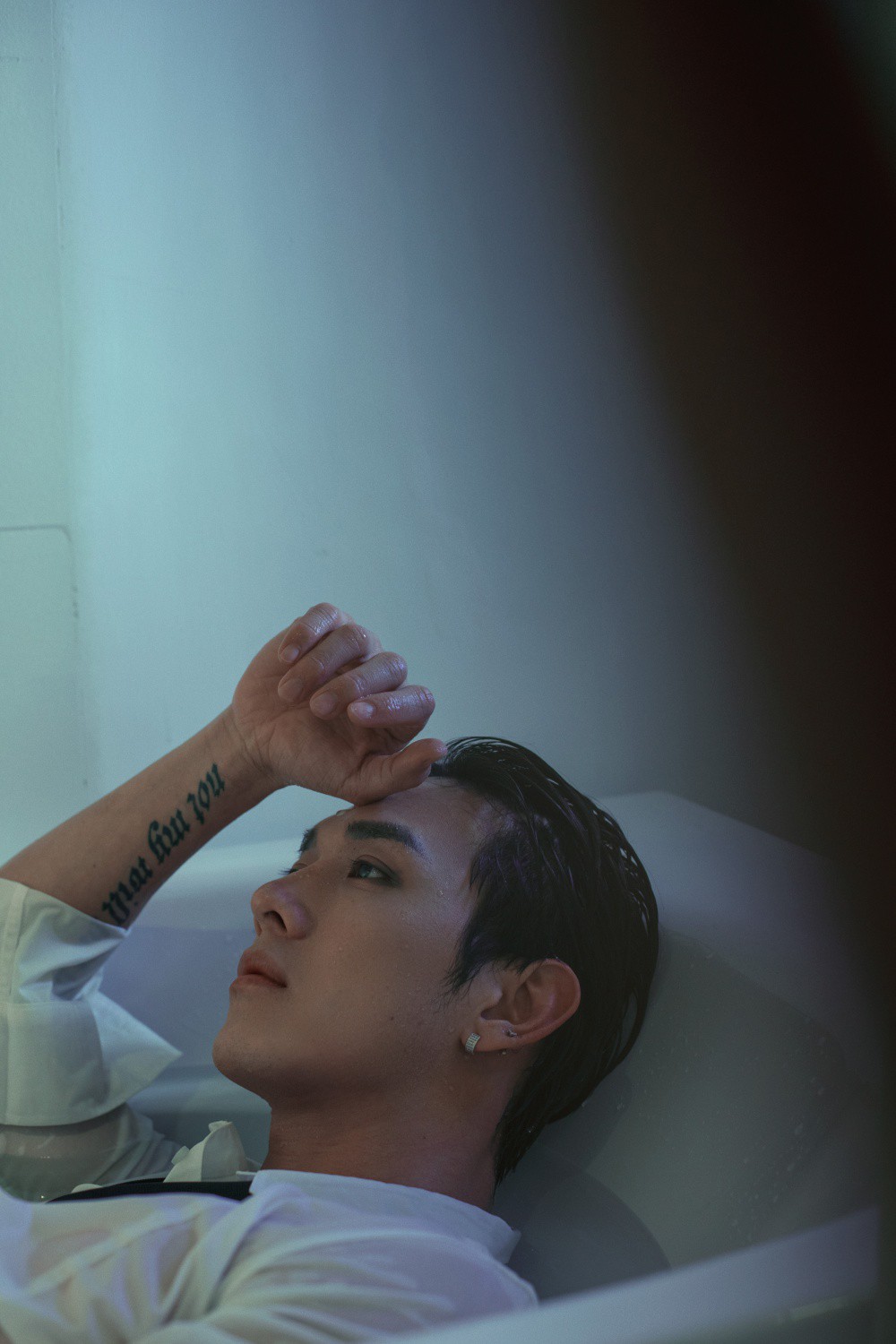 Song Luân chính thức tái xuất Vpop với bản ballad đau khổ tột cùng từ Kai Đinh - Ảnh 4. Song Luân chính thức tái xuất Vpop với bản ballad đau khổ tột cùng từ Kai Đinh - Ảnh 4.